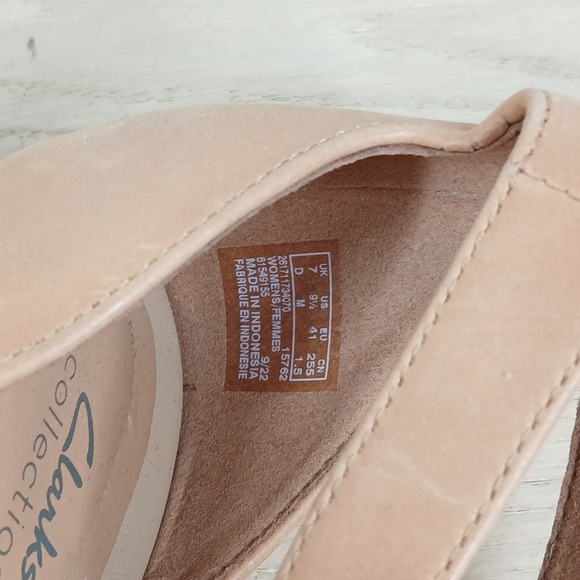 Clarks Sandals Womens 9.5M Tan Leather Ankle Strap Block Heel Comfort Classic - Picture 10 of 11